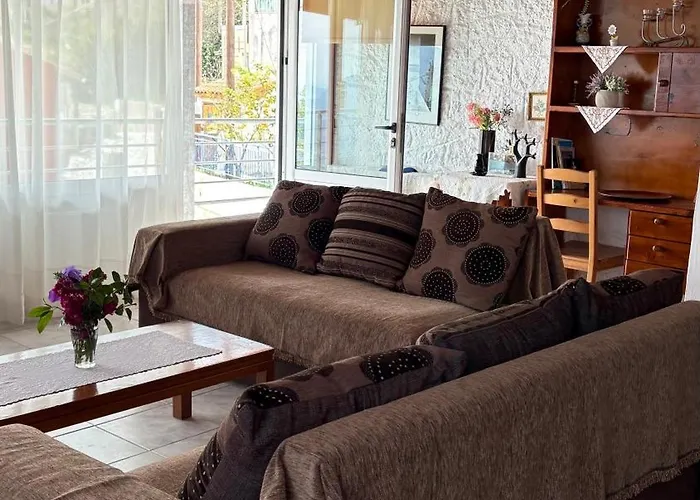 Grandmother's House * Ágios Pétros