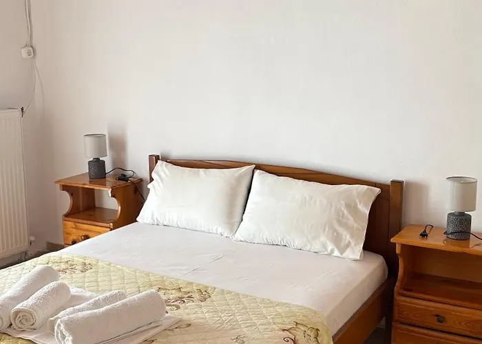 Grandmother's House * Ágios Pétros